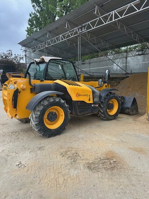 SBR Supplies, suppliers of aggregates in Essex. yellow vehicle